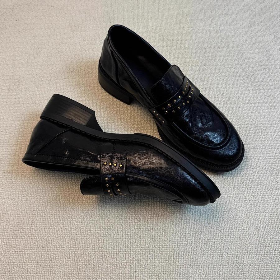 Cowhide version, genuine leather, retro British style, round head, rivets, folds, one pedal, thick heel, black small leather shoes, loafers for women