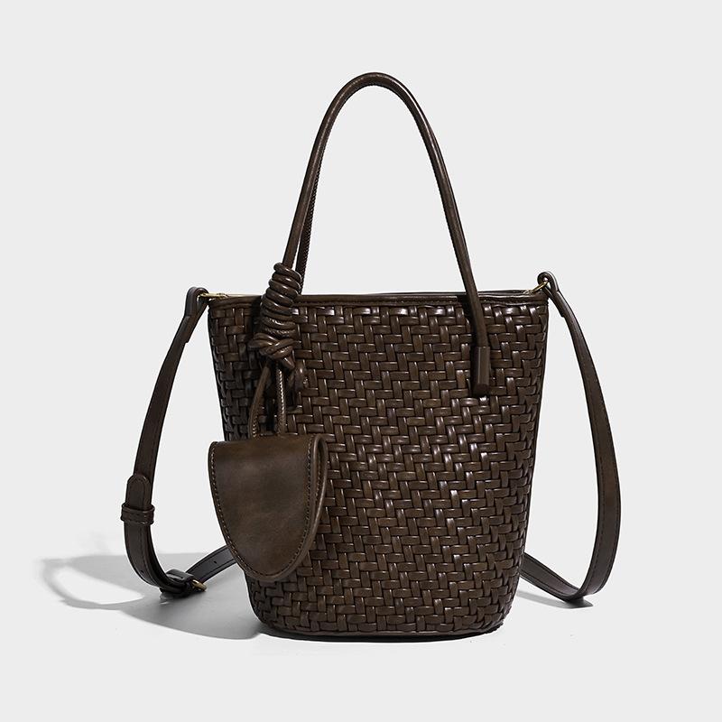 2025 New Fashion Commuting Handbag, Niche High-End Woven Bag, Large Capacity Single-Shoulder Crossbody Bucket Bag