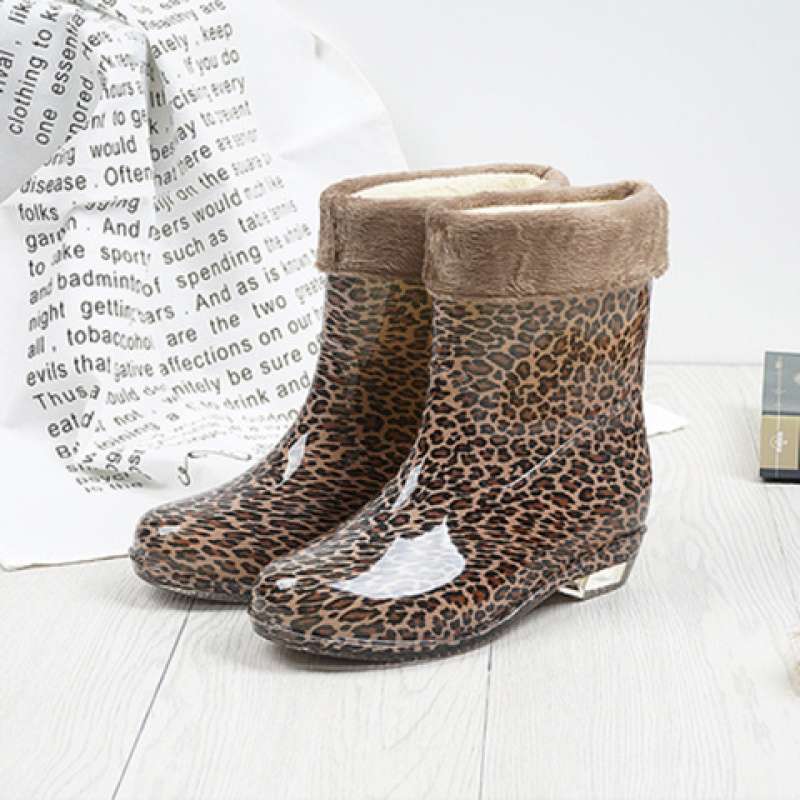 Rain Shoes Female Adult Medium Tube Water Shoes Velvet Non-slip Rain Boots Women's Lightweight Student Rain Shoes Korean Version Fashion Waterproof S