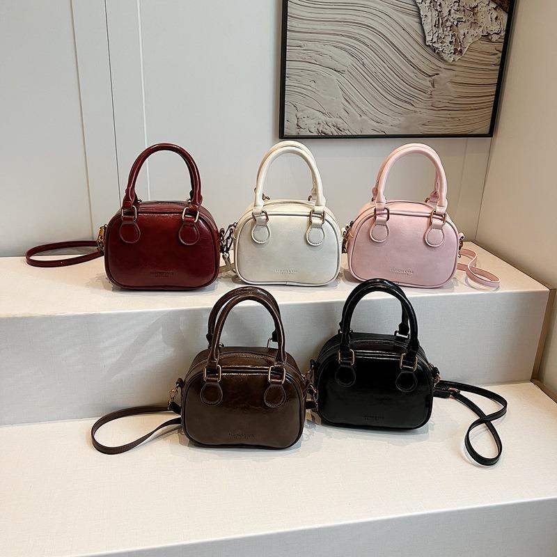 Temperament retro senior sense portable bowling bag versatile commuting niche casual simple wind messenger women's bag