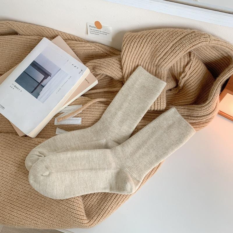 Jednokolorowe Miękkie i Klejące Skarpety Wełniane, Skarpety z Pętelką, Skarpety do Połowy Łydki, Grube i Ciepłe Skarpety z Futerkiem na Jesień i Zimę dla Kobiet