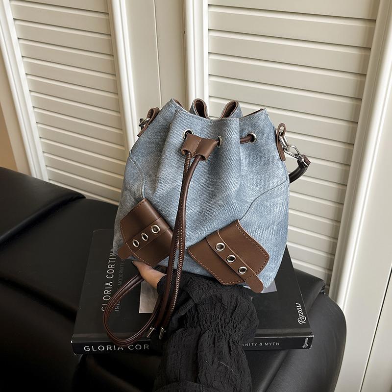 Autumn and Winter Popular New Fashion Personalized Spice Girl Wind Bucket Bag Women's High Sense Niche Commuter Messenger Bag