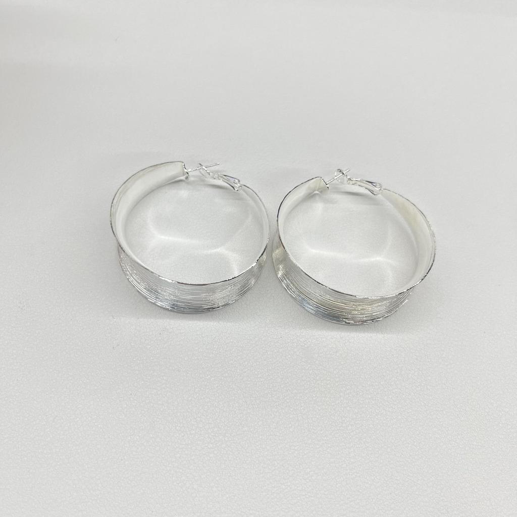 Cold wind Irregularly distorted earrings Women's unique earrings New popular high-end French circle earrings