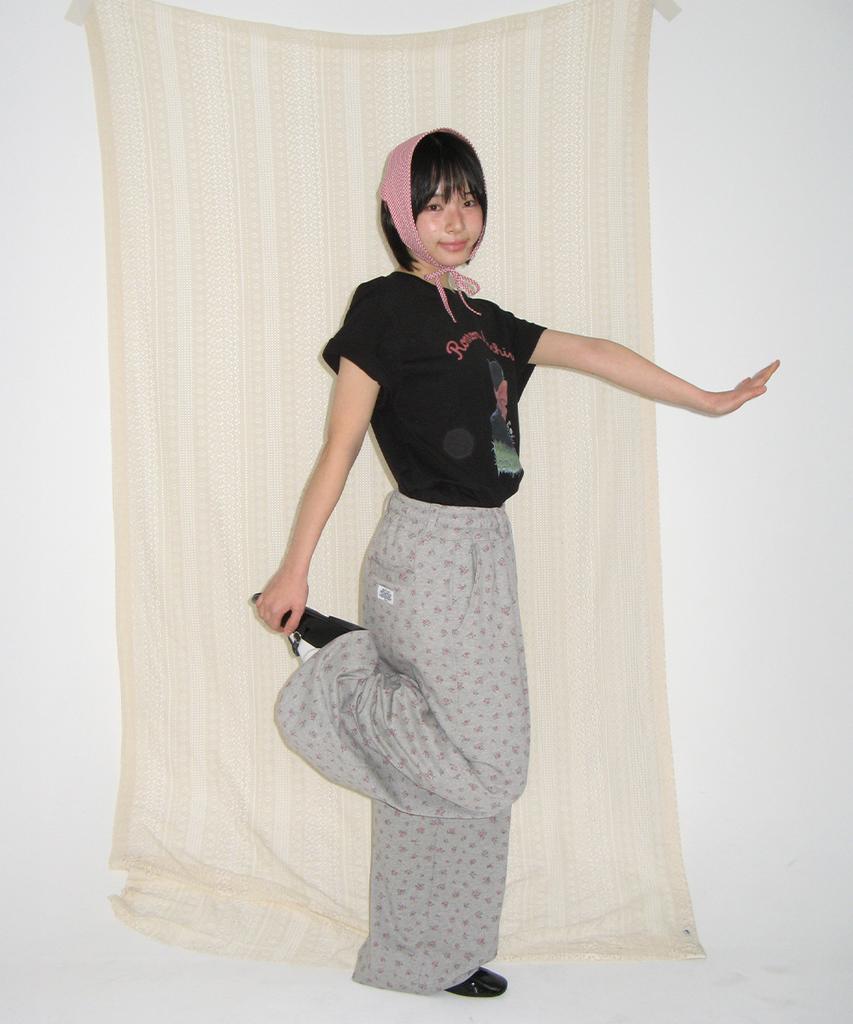 RONRON Ribbon Cat Basic Fit T Shirt Black