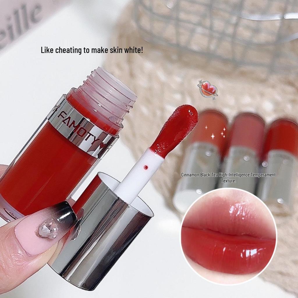 Nude Moisturizing Lip Gloss: Easy-Apply, Mirror-Gloss Finish