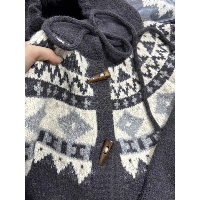 

Кардиган аранского вязания с утолщенной застежкой на роговые пуговицы Tea Tree Brown XL [Suggested 57.50 kg-65.00 kg]]