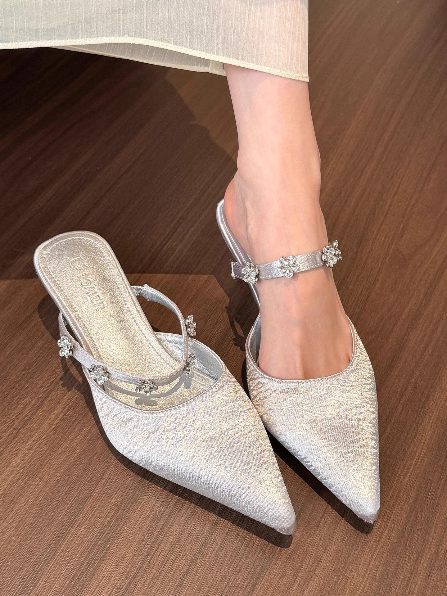 

Elingstudio классный темперамент! Серебристый острый носок с полутапочками женские летние атласные туфли-мюли 35