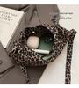 Chic Leopard Print Crossbody Bag - Spring Style, Versatile Women's Handbag for Students, Retro Casual Single Shoulder Bag.