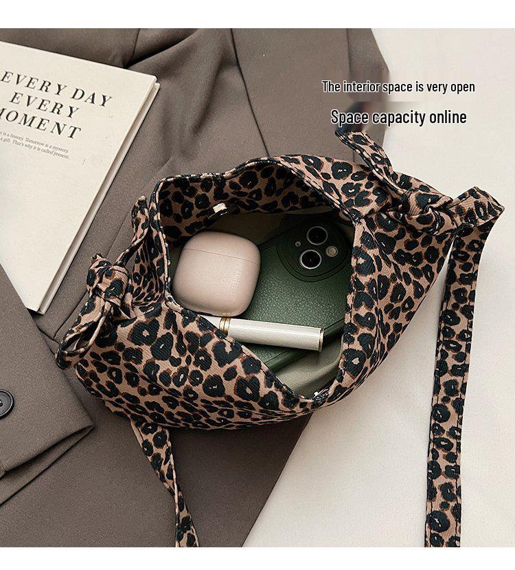 Chic Leopard Print Crossbody Bag - Spring Style, Versatile Women's Handbag for Students, Retro Casual Single Shoulder Bag.