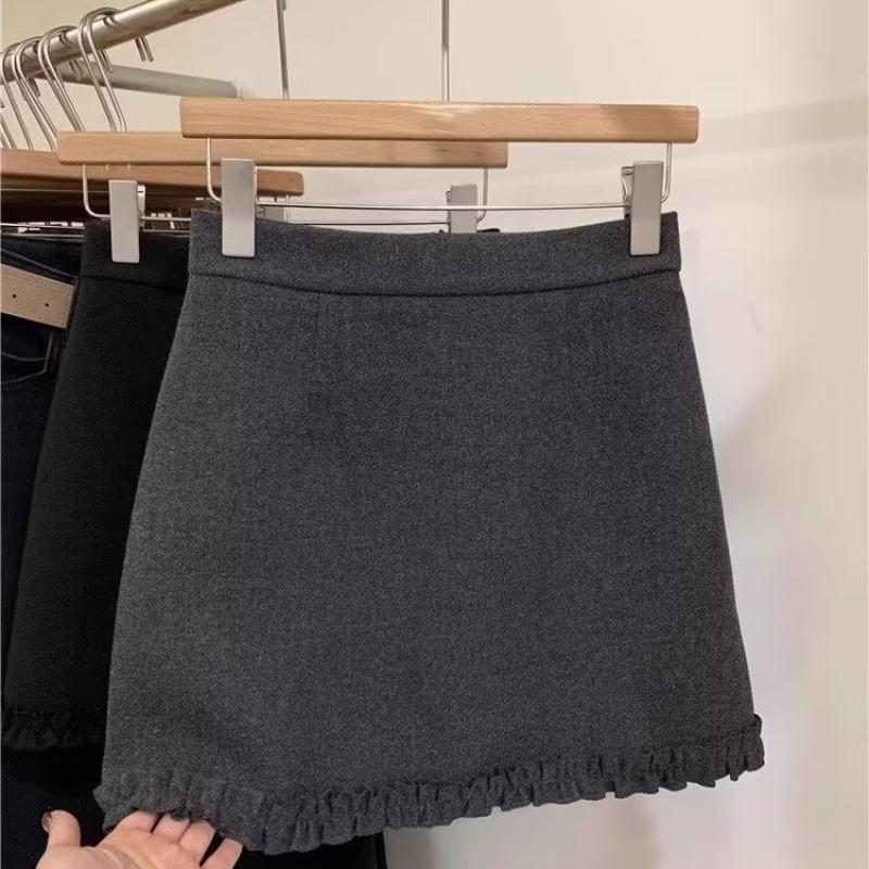 French Style Woolen A-Line High-Waisted Slimming Short Skirt for Women: Light, Casual, and Versatile Fashion.