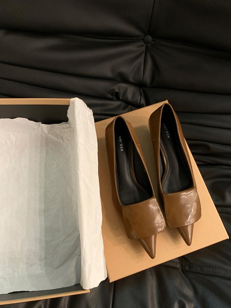 Französische Kitten-Heel-Schuhe mit leichtem Ausschnitt, Damenschuhe 2025 Frühling und Herbst neu, spitze, temperamentvolle, silberne Abendschuhe für die Arbeit
