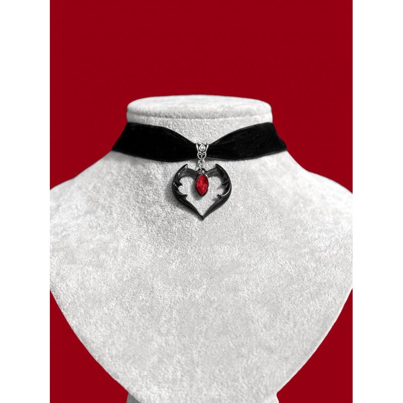 Jun An Gothic Retro Velvet Black Heart Necklace for Halloween