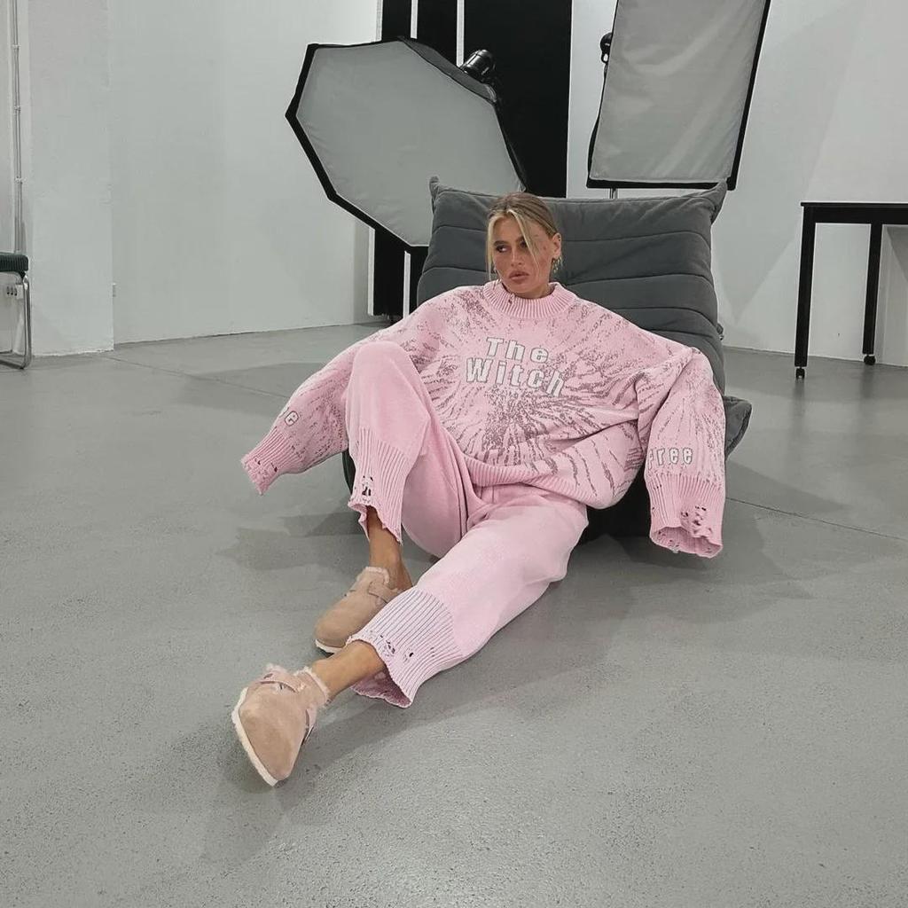 Autumn/Winter Contrast Knit Suit: Letter Print Sweater & Ripped Nine-Point Pants