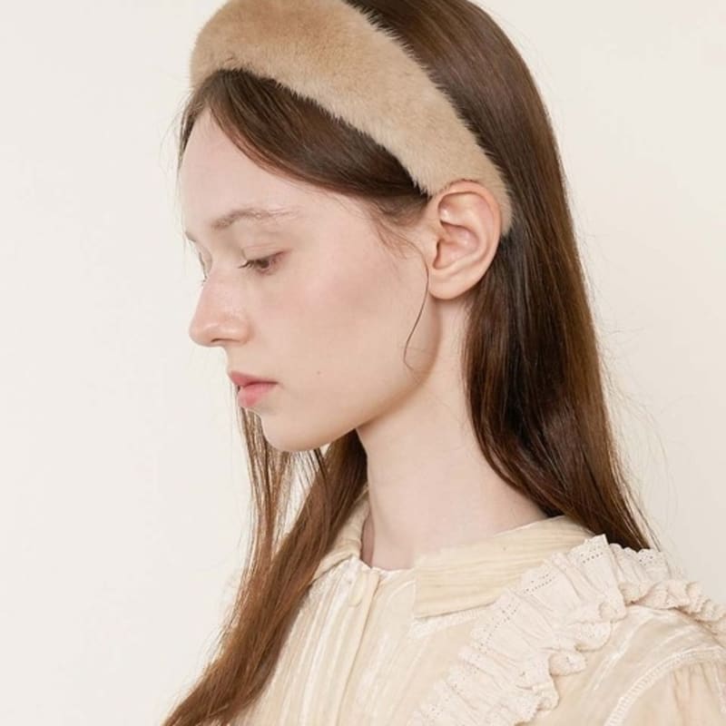 

Коричневая шляпа [ободок] Полоска из норкового меха - Слоновая кость Ivory