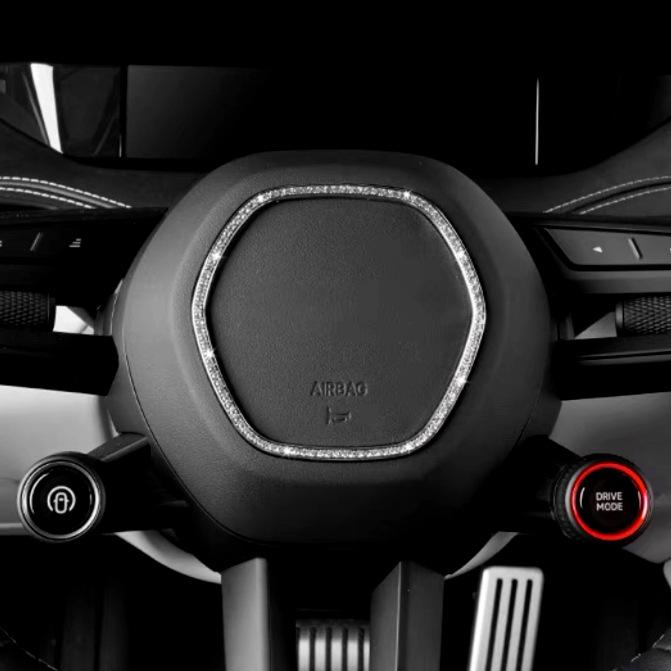 Naklejka z logo na kierownicę z cyrkoniami - Stylowa dekoracja wnętrza samochodu