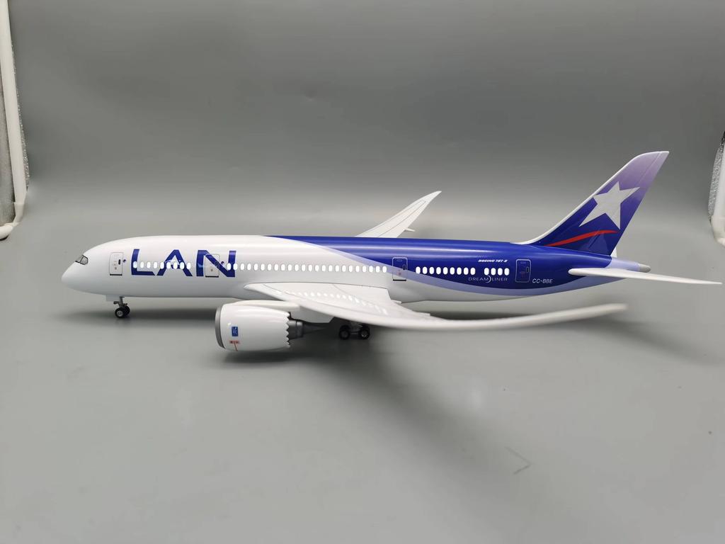 47CM B787 Chile Aircraft 787 Airlines Model w Light and Wheel Landing Gear Diecast Plastic Resin Plane Model Collected Gift By