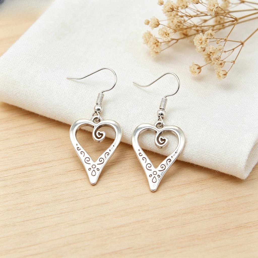1 Pair of Retro Style Hollow Heart-shaped Pendant Earrings, Casual Decoration - The Perfect Gift for Her