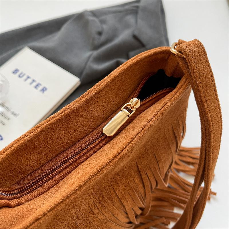 Geantă cu ciucuri de damă