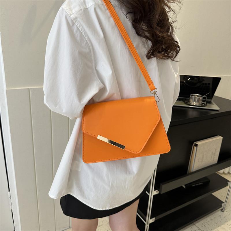 Stylish Retro Textured Mini Crossbody Bag With Magnetic Closure In Five Colors