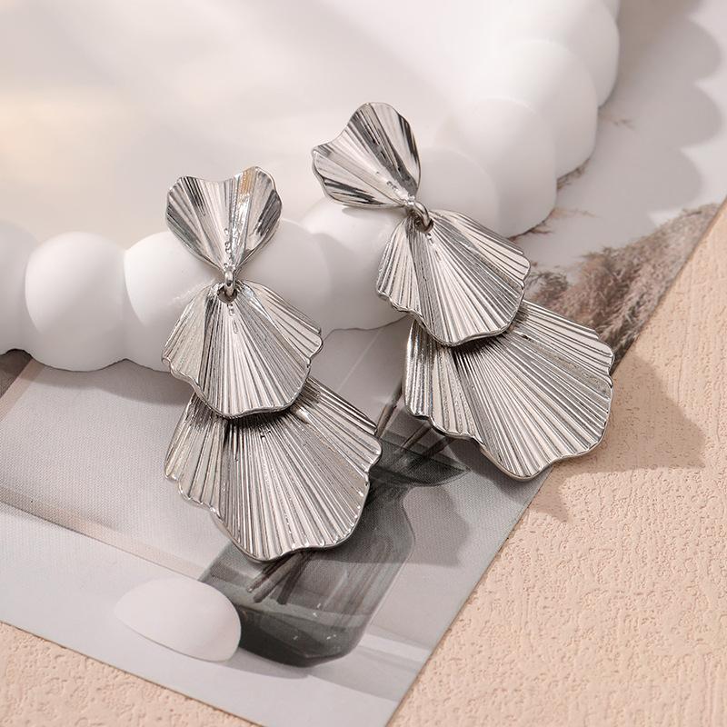 Vintage Metal Gold Color Flower Big Earrings for Women Fashion Floral Statement Earrings Jewelry Gift