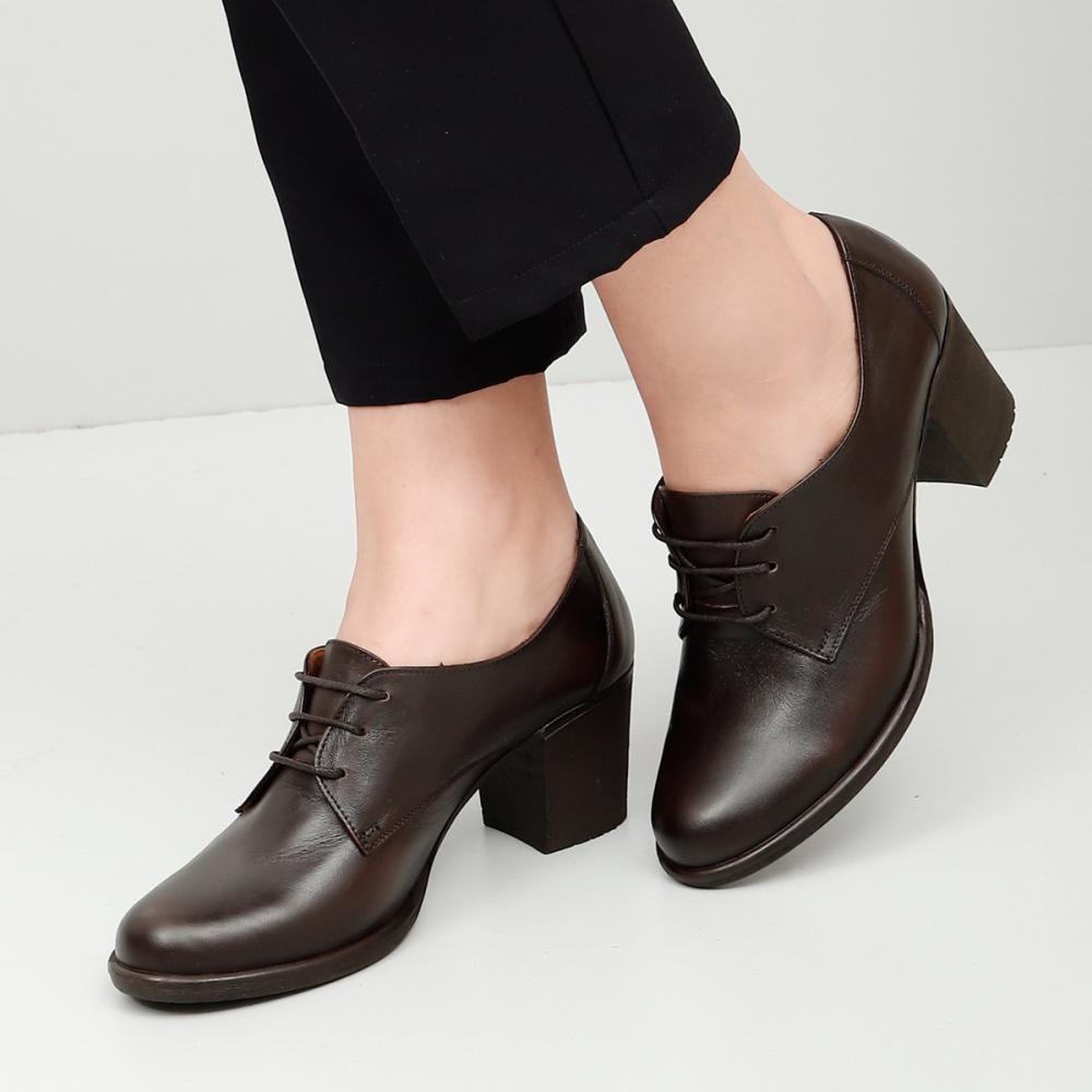 

Коричневые антикварные женские туфли на шнуровке из натуральной кожи с круглым носком на среднем каблуке на резиновой подошве 36 кофейный