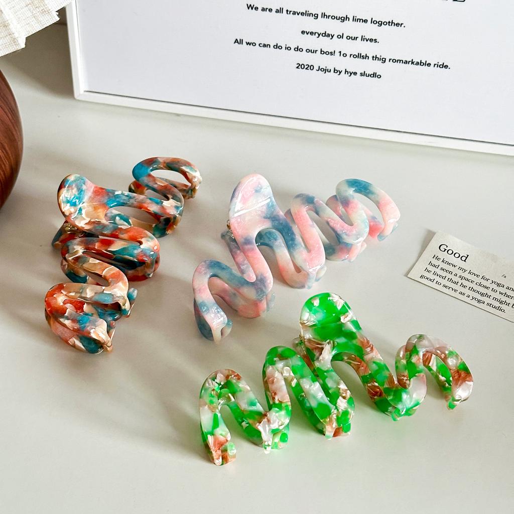 Chic 4mm Acetate Hair Claw For Elegant Hair Styling With A Trendy Fall 2024 Aesthetic