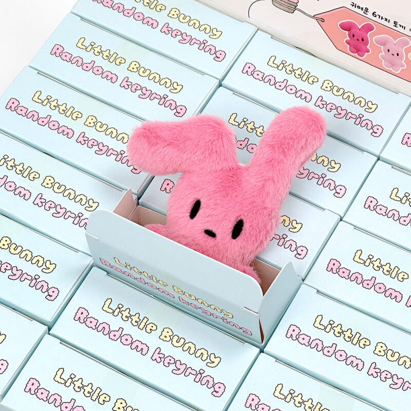 Liten kanin slumpmässig nyckelring