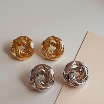 Women's Space Look Classic Twist Earrings