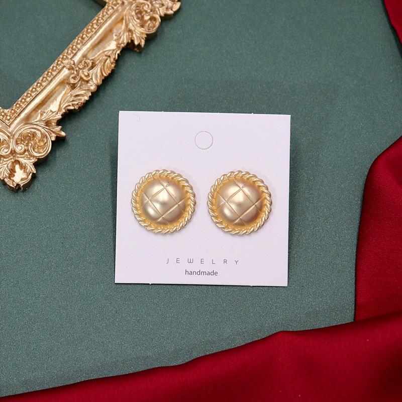 Vintage Geometric Peach Heart Stud Earrings Baroque Pearl Women's Personality French Simple Temperament Earrings Hong Kong Style Earrings