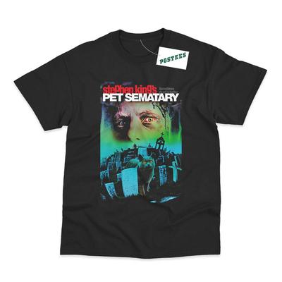 Retro-Filmposter inspiriertes DTG-bedrucktes T-Shirt zu Friedhof der Kuscheltiere