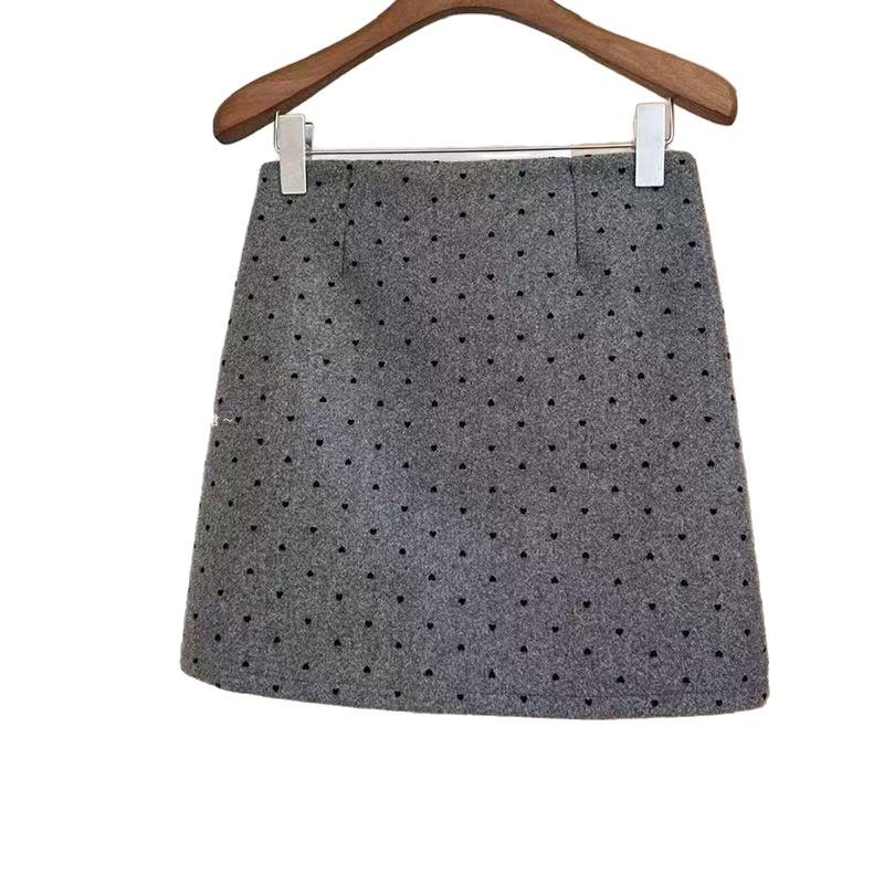 Spicy Girl Gray Polka Dot Wool Mini Skirt: High-Waisted, Hip-Hugging A-Line for Petite Women in Autumn/Winter