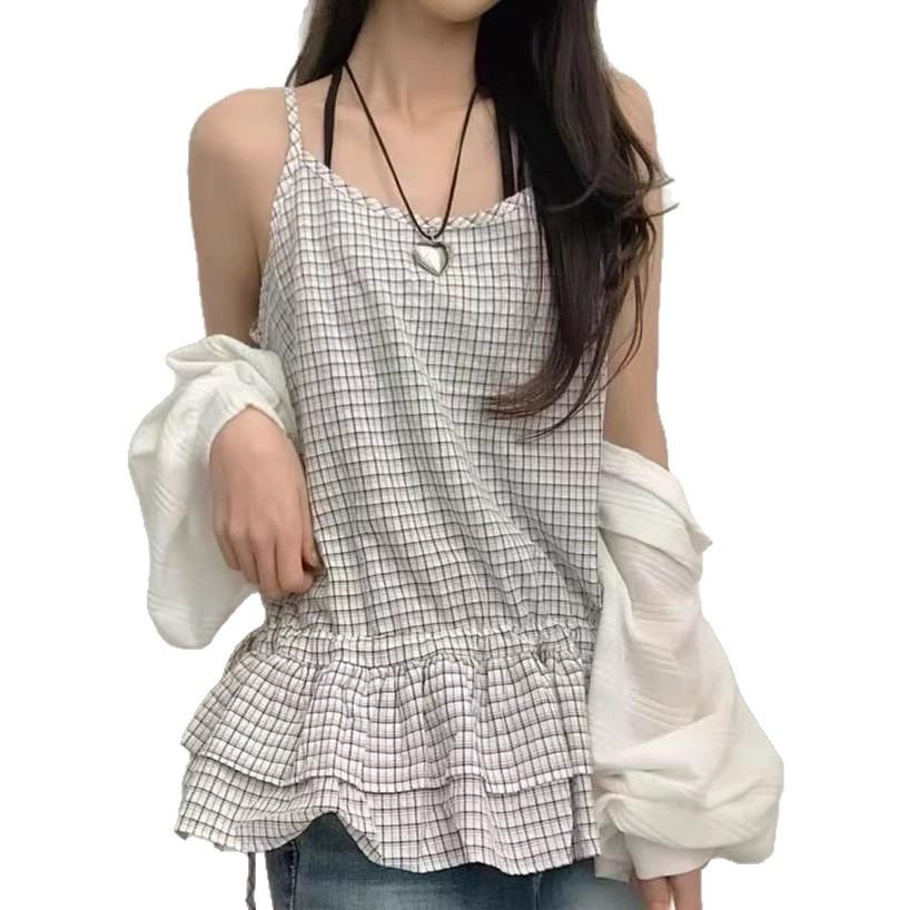 It has been warehoused and purchased, the new Korean version of the plaid drawstring versatile suspender top for women.