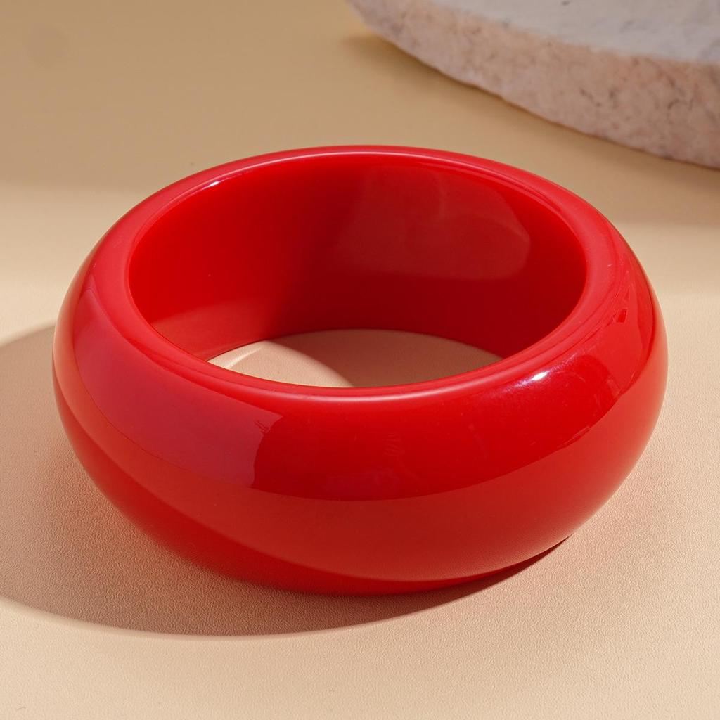 Unique Retro Resin Bracelet: Personalized Fashion Jewelry for Women