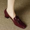 Mode 2025 Neue Schuhe für Damen Slipper Damenschuhe Klobige Absätze Luxusleder Lässig mit Mittlerer Quadratischer Zehenpartie Blockabsatz Rot im Angebot