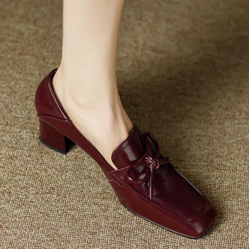 Mode 2025 Neue Schuhe für Damen Slipper Damenschuhe Klobige Absätze Luxusleder Lässig mit Mittlerer Quadratischer Zehenpartie Blockabsatz Rot im Angebot