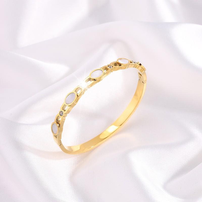 Fashionable and Luxurious Exquisitely Carved Female High-end Jingle Bracelet