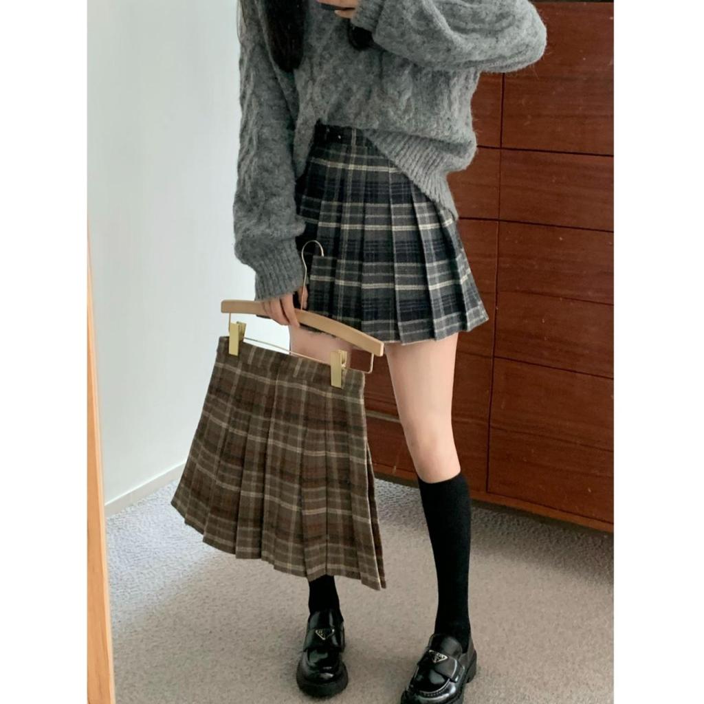 Plus Size High-Waisted Plaid Wool Pleated A-Line Skirt for Women - Thickened, Slimming, Short, Perfect for Spring and Autumn.