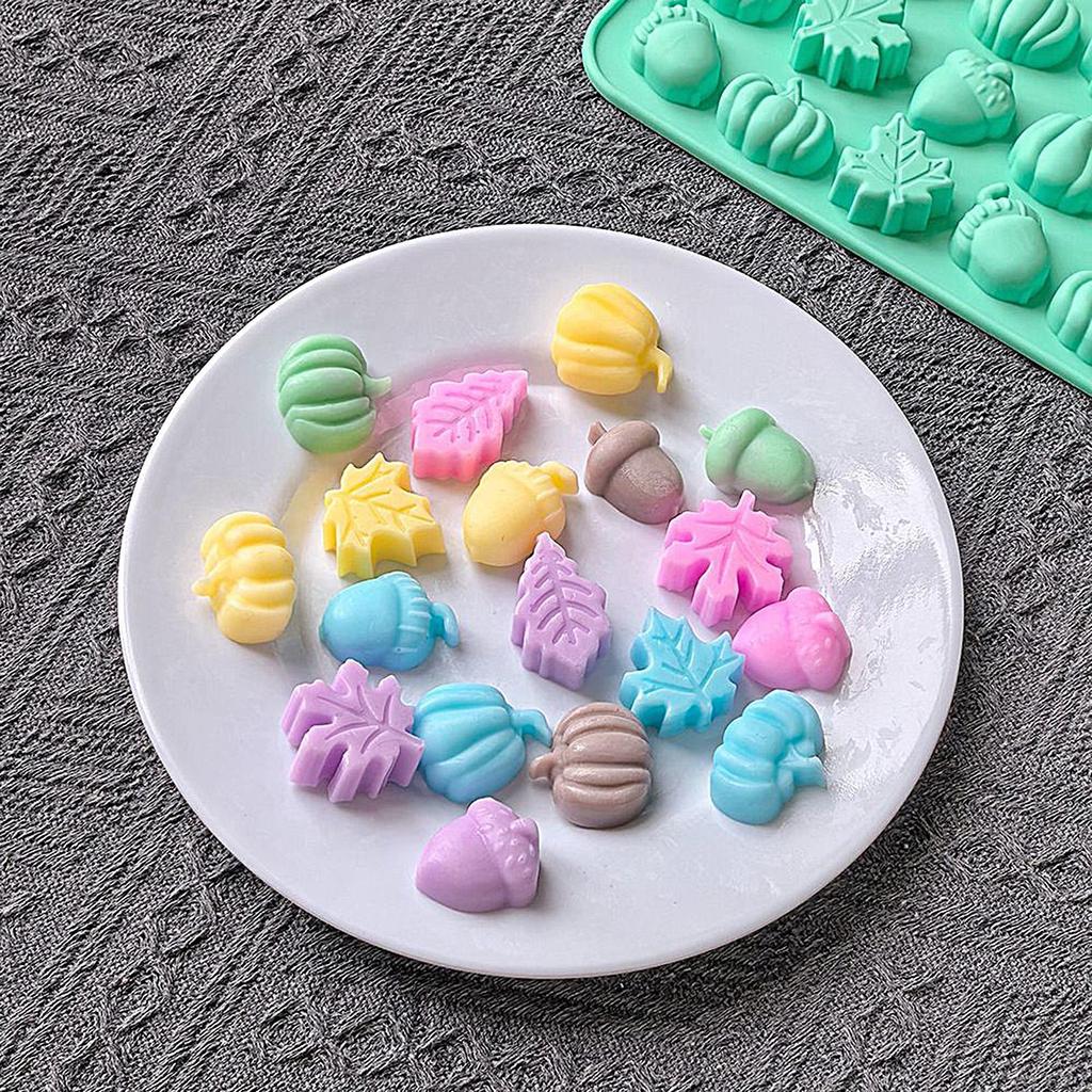 Chocolate Baking Silicone Mold 18-Cavity Pumpkins, Pine Cones, Maple Leaves Shaped Mini Autumn Festive Cake Decoration Mold