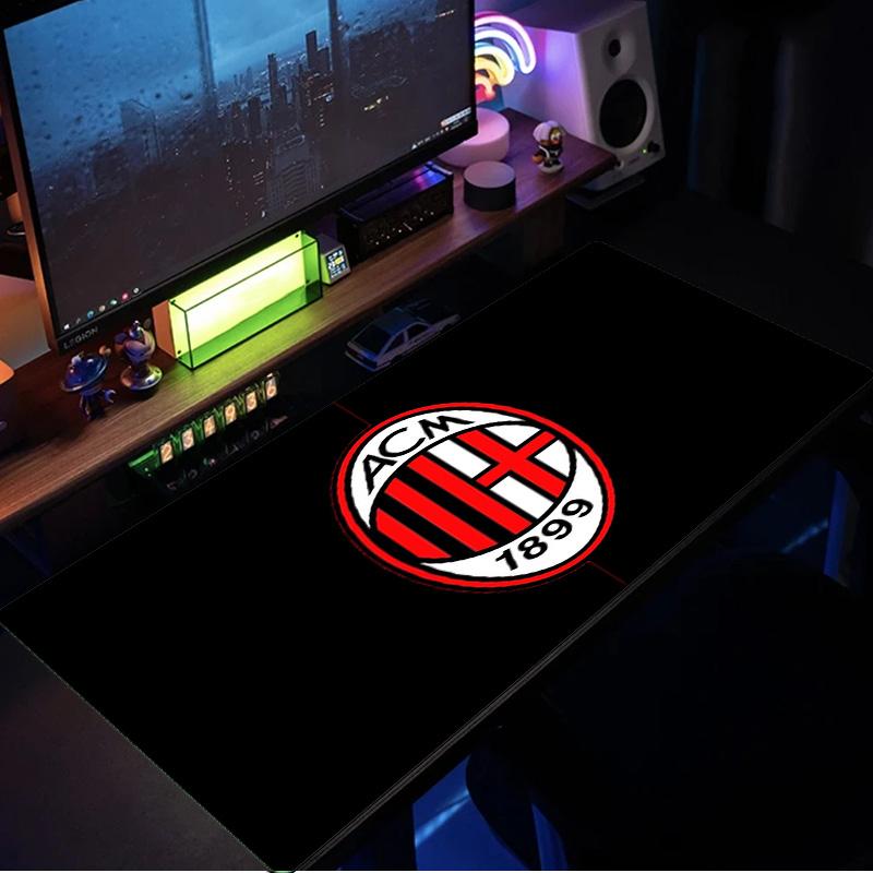 Tappetino per mouse con logo AC Milan, base in gomma, tappetino da scrivania per esports, tappetino per mouse per giocatori e uso in ufficio, scrivania da gaming, tappetino facile da pulire