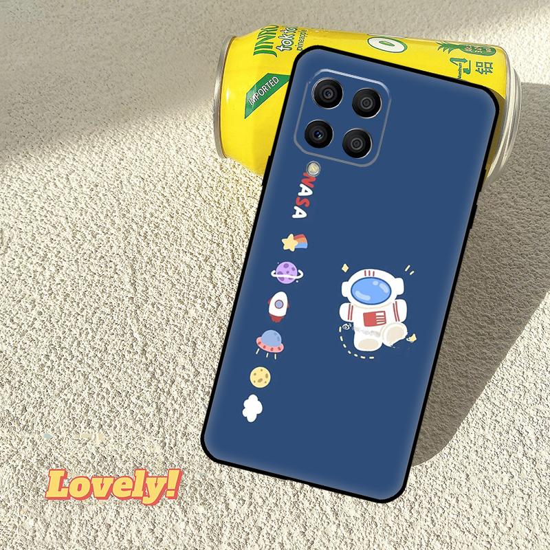 

Чехол-космонавт для Samsung Galaxy M53 M16 M11 M21 M31 M35 M12 M13 M14 M15 M36 M56 M32 M52 M55 M34 M54 Samsung M56