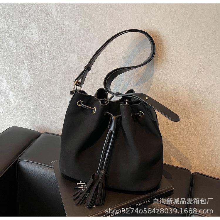 

Retro texture women s matte bag 2025 new trendy casual foreign style versatile fashion portable small bucket bag