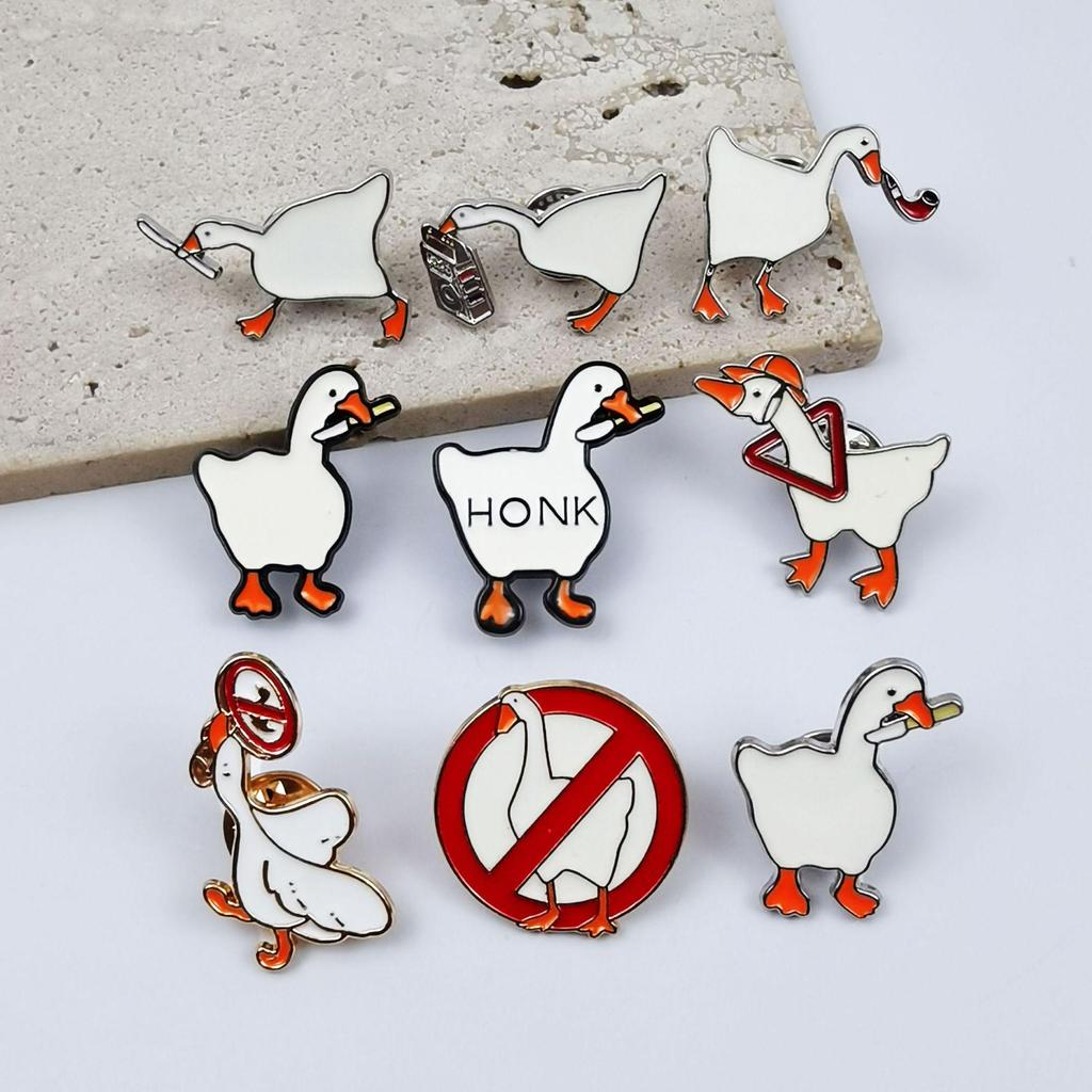 Charming Goose Pose Brooch: Cute Cartoon Animal Metal Badge with Drip Oil Finish.