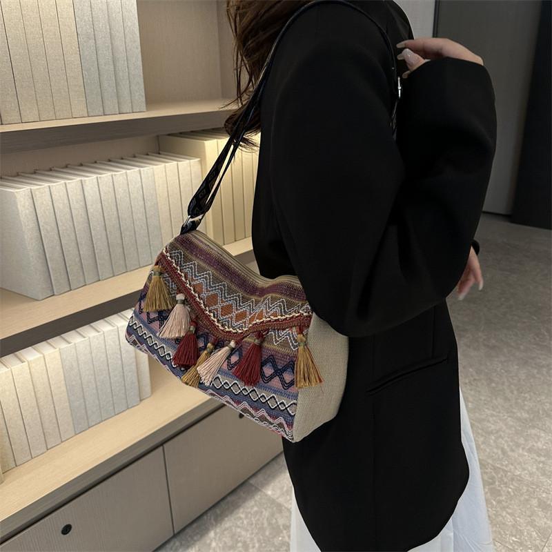 Ethnic Style Large Capacity Shoulder Bag 2023 New Bag Female Niche Fashion Tote Bag Casual Simple Crossbody Bag Street Trend