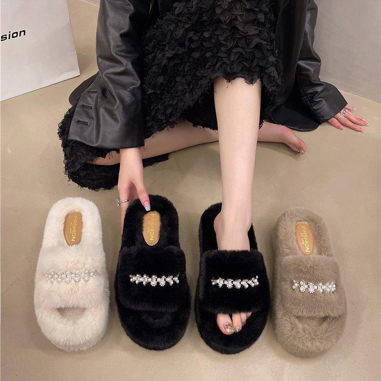 Internet celebrity pearl word fluffy slippers women wear 2025 new autumn and winter fairy wind plush cotton slippers