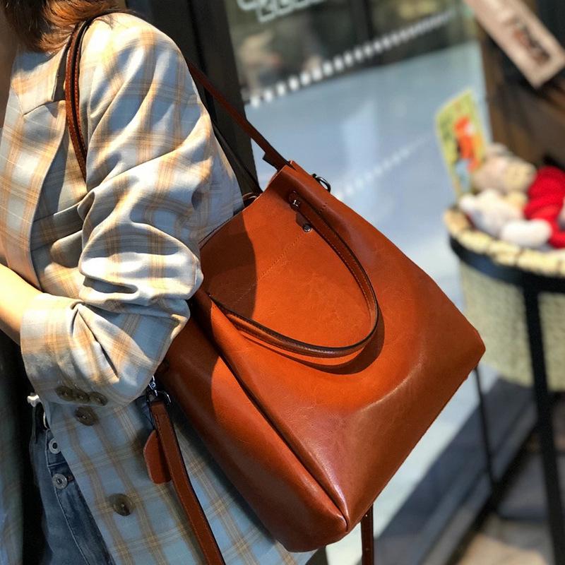 2025 Cowhide Women's Versatile Handbag, Genuine Leather Commuter Shoulder Bag - European/American Style, Large Capacity, High-End Feel