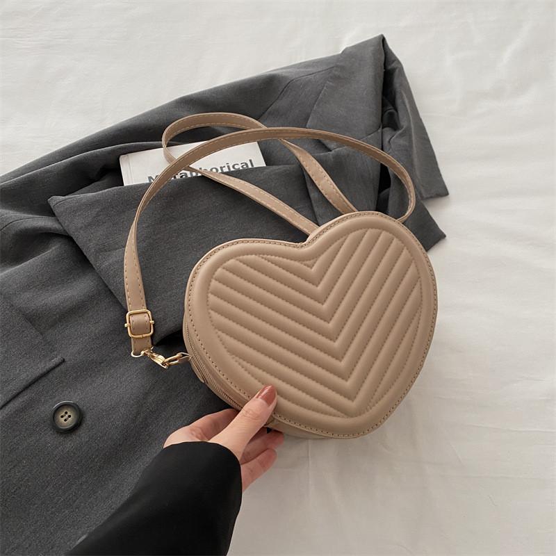 Fashionable Korean Style Solid Color Heart Shaped Pu Handbag For Spring Casual Use