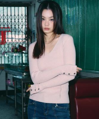 Hellenepaliseu Damaged V-Neck Ribbed Knit [Skin Pink]