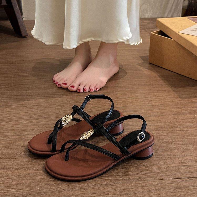 

Fashion sandals women s 2025 new thin strap toe high heel sandals summer vacation style metal buckle thick heel Roman shoes 35