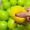 Handgemaakte Krokante Citroen Stressbal Knijpspeeltje, Kleurveranderende Mango Squishy Fidget Bal, ASMR Sensorisch Stressspeeltje