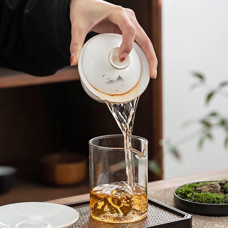 Dehua Weißporzellan Gaiwan mit Goldbemalung